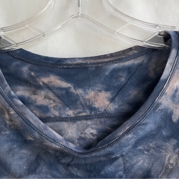 Lululemon To The Point Mist blue long sleeve Top, Size S/M? (See Measurements) - Picture 9 of 9